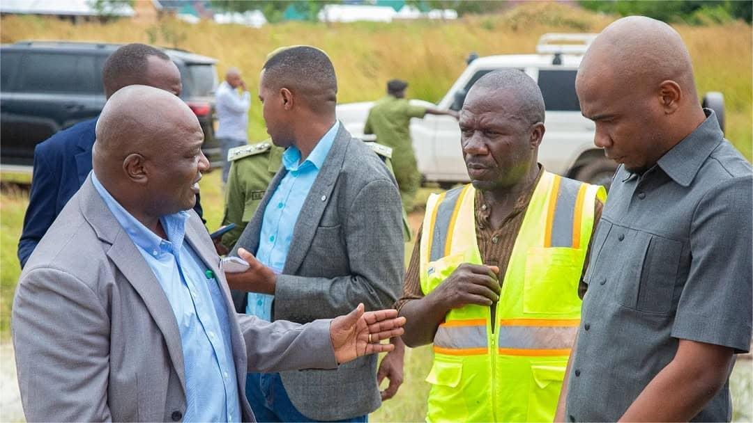 Hamerkop team in discussion on site — ready to start your next project