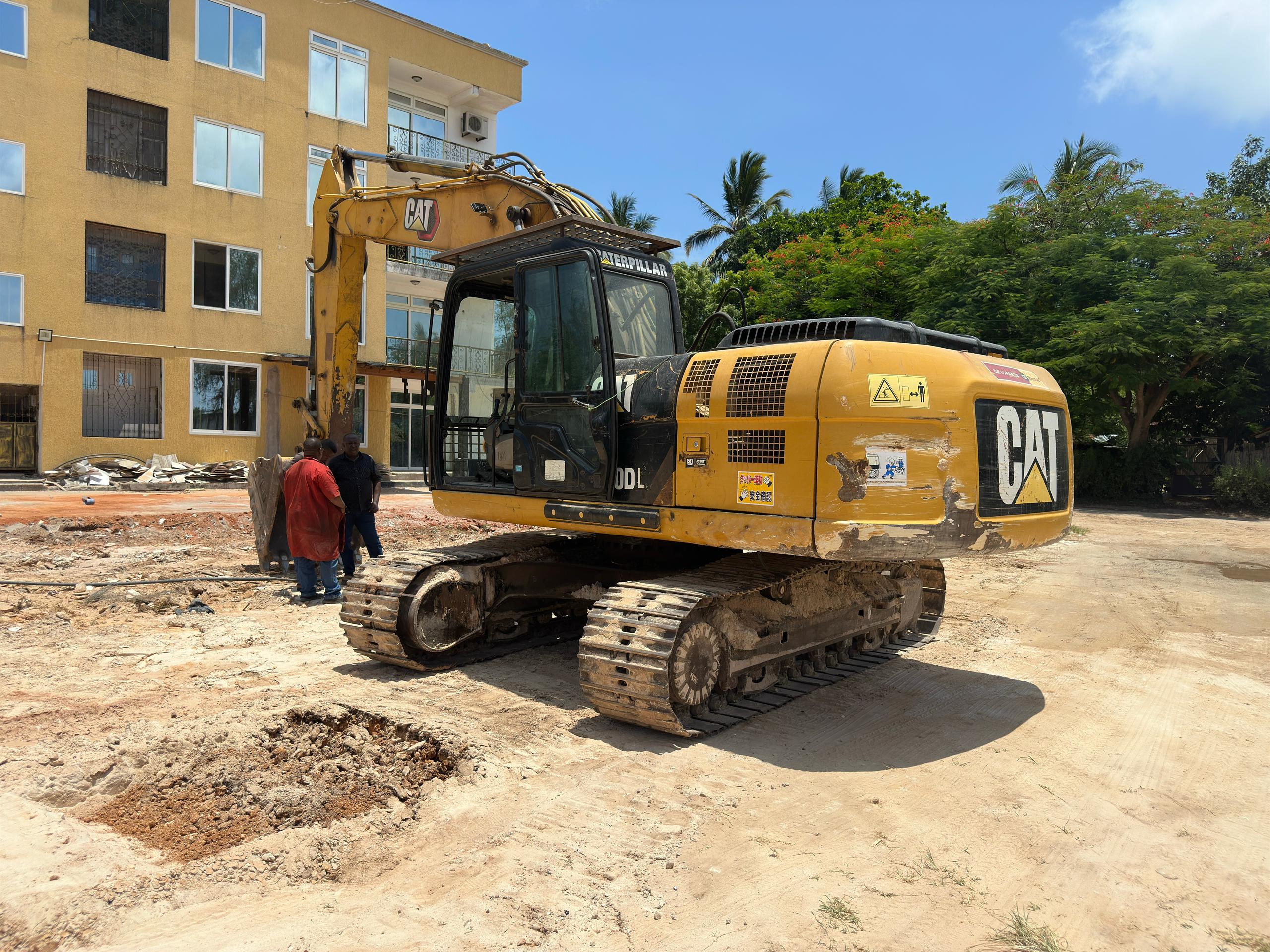 Caterpillar excavator from the Hamerkop equipment fleet on a construction site